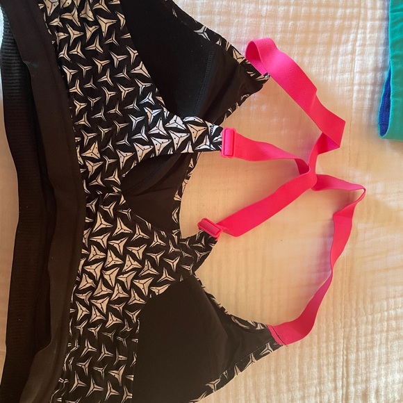 Victoria secret sports bra - Picture 2 of 2